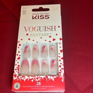 Valentine’s kiss nails